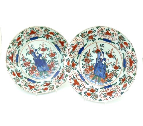 antique pottery 18thc pair of polychrome delftware chargers dutch c175070 - CATEGORY: ANTIQUE CERAMICS - DATED 18TH CENTURY
