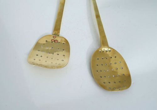 ANTIQUE METALWARE TWO 17THC BRASS COOKING SLICES FROM THE FARMHOUSE ENGLISH C167090 - ADDITIONAL PHOTO 2