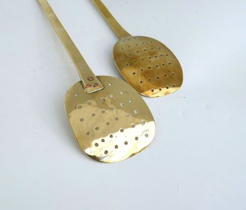 ANTIQUE METALWARE TWO 17THC BRASS COOKING SLICES FROM THE FARMHOUSE ENGLISH C167090 - ADDITIONAL PHOTO 3