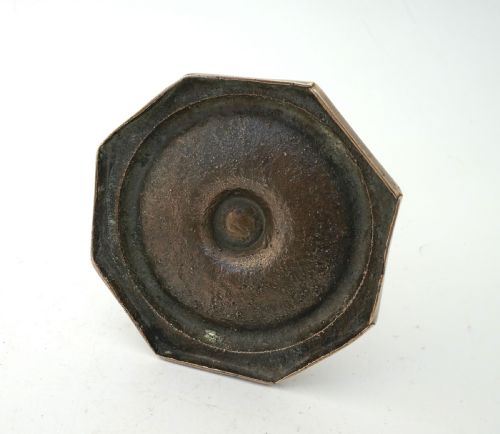ANTIQUE METALWARE 17THC BRASS OCTAGONAL BASE CANDLESTICK SPANISH C167090 - ADDITIONAL PHOTO 2