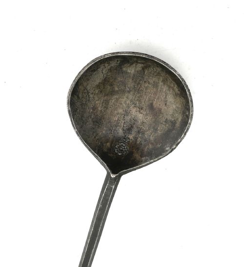 THREE ANTIQUE METALWARE 17THC SLIP TOP PEWTER SPOONS WITH MAKERS MARKS ENGLISH CONTINENTAL 17THC - ADDITIONAL PHOTO 3