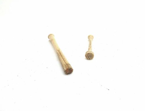 ANTIQUE 19THC PAIR OF BONE PIPE TAMPERS WITH CARVED DECORATION ENGLISH C186080 - ADDITIONAL PHOTO 2