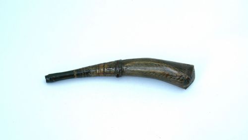 ANTIQUE TREEN COLLECTABLES 18THC SCOTTISH POWDER HORN DATED 1792 - ADDITIONAL PHOTO 3