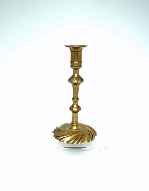 antique metalware 18thc brass swirl base single candlestick english c174050 - CATEGORY: ANTIQUE LIGHTING - DATED 18TH CENTURY