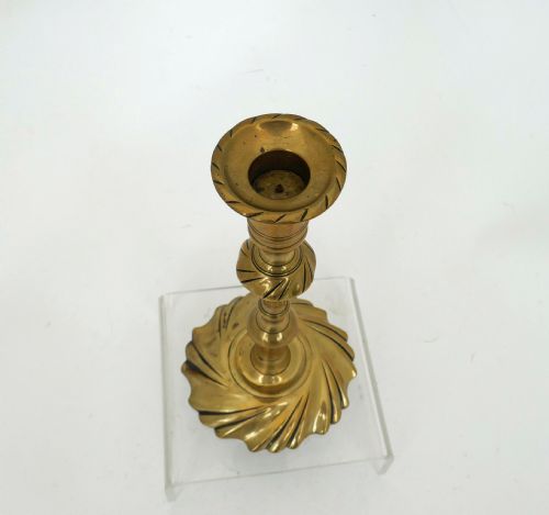 ANTIQUE METALWARE 18THC BRASS SWIRL BASE SINGLE CANDLESTICK ENGLISH C174050 - ADDITIONAL PHOTO 3