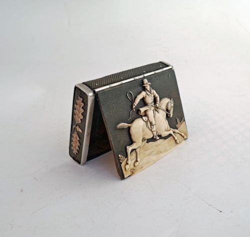 antique collectables 18thc horn cheroot cigarette box with carved rider horse continental c177090 - CATEGORY: ANTIQUE BOXES - DATED 18TH CENTURY