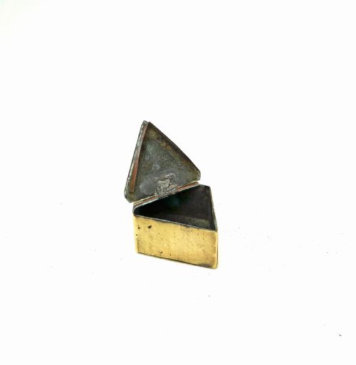 ANTIQUE EARLY METALWARE 19THC SINGLE BRASS DIAMOND SHAPE SNUFF BOX ENGLISH C180020 - ADDITIONAL PHOTO 1