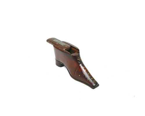 ANTIQUE TREEN 19THC MAHOGANY SNUFF SHOE WITH BRASS PINWORK DECORATION ENGLISH C184060 - ADDITIONAL PHOTO 1