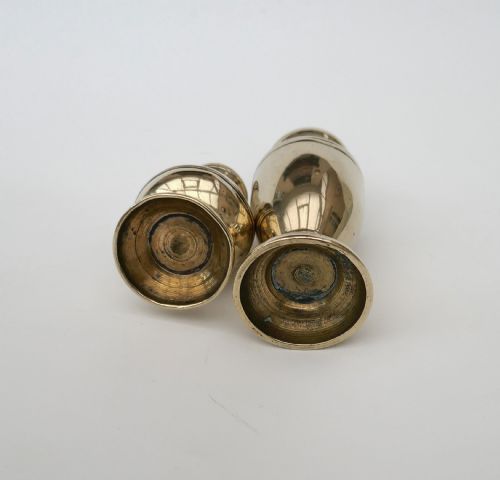 ANTIQUE EARLY METALWARE TWO 18THC BRASS KITCHEN MUFFINEERS ENGLISH C177090 - ADDITIONAL PHOTO 2