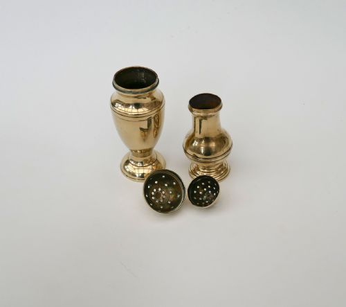 ANTIQUE EARLY METALWARE TWO 18THC BRASS KITCHEN MUFFINEERS ENGLISH C177090 - ADDITIONAL PHOTO 3
