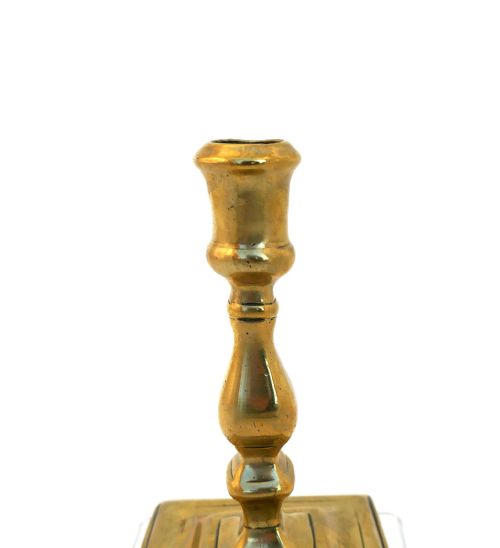 ANTIQUE EARLY METALWARE SINGLE 18THC BRASS CANDLESTICK ON SQUARE BASE ENGLISH C171014 - ADDITIONAL PHOTO 2