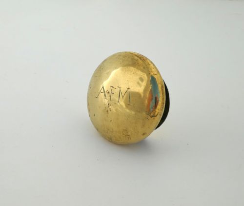 ANTIQUE EARLY METALWARE 17THC18THC SINGLE BRASS SNUFF BOX ENGRAVED AFM ENGLISH C16801720 - ADDITIONAL PHOTO 3