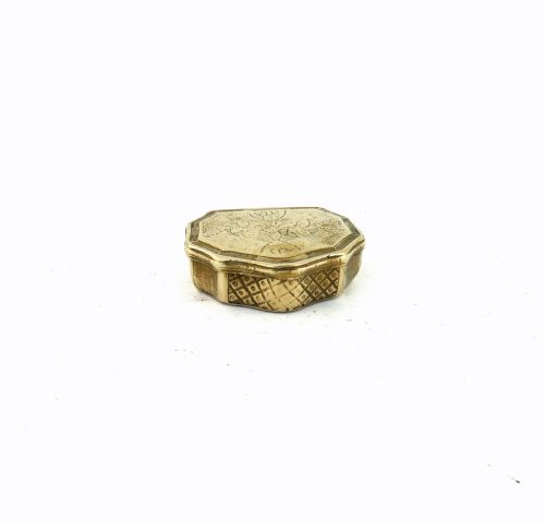 ANTIQUE METALWARE 18THC BRASS SHAPED ENGRAVED SNUFF BOX DUTCH C174060 - ADDITIONAL PHOTO 2