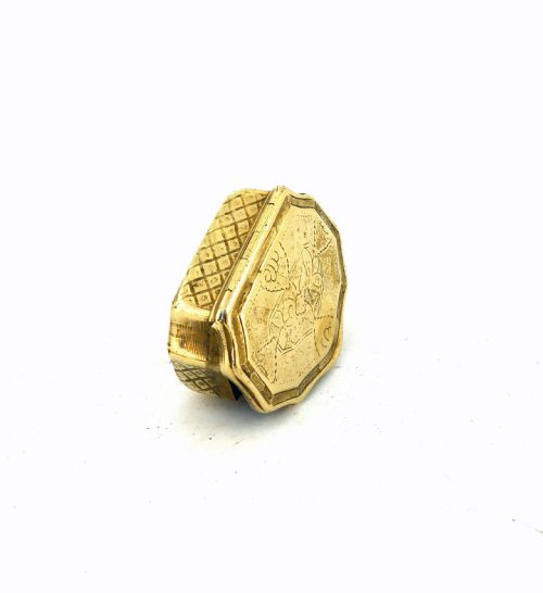 ANTIQUE METALWARE 18THC BRASS SHAPED ENGRAVED SNUFF BOX DUTCH C174060 - ADDITIONAL PHOTO 4
