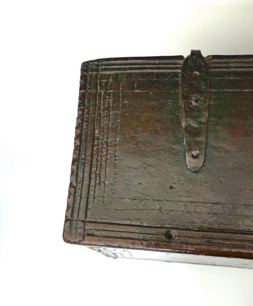 ANTIQUE EARLY OAK FURNITURE ELIZABETHAN JOYNED PLANK COFFER ENGLISH C156080 - ADDITIONAL PHOTO 2
