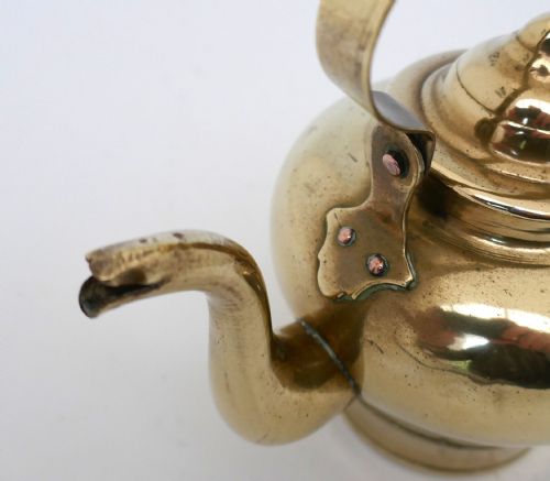 ANTIQUE EARLY METALWARE 18THC BRASS SMALL TEA KETTLE WITH SWING HANDLE DUTCH C176080 - ADDITIONAL PHOTO 3