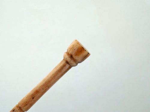 ANTIQUE COLLECTABLES 19THC SINGLE BONE SHAPED SAILORS PIPE TAMPER ENGLISH C184060 - ADDITIONAL PHOTO 1
