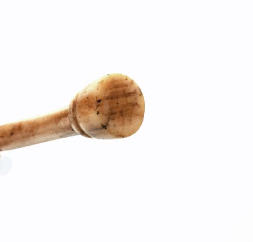 ANTIQUE COLLECTABLES 19THC SINGLE BONE SHAPED SAILORS PIPE TAMPER ENGLISH C184060 - ADDITIONAL PHOTO 2