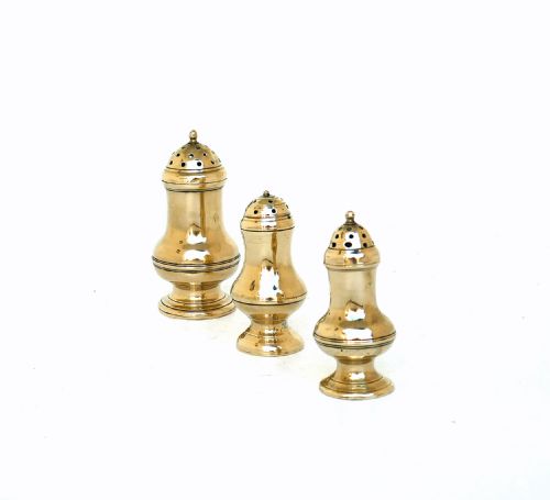 ANTIQUE METALWARE 18THC THREE BRASS COUNTRY HOUSE MUFFINEERS ENGLISH C177090 - ADDITIONAL PHOTO 2