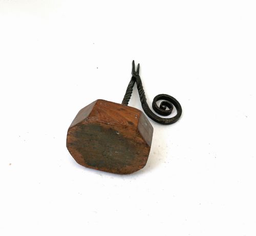 ANTIQUE LIGHTING 18THC WROUGHT IRON RUSHLIGHT ON ORIGINAL PINE BASE WELSH C176080 - ADDITIONAL PHOTO 3