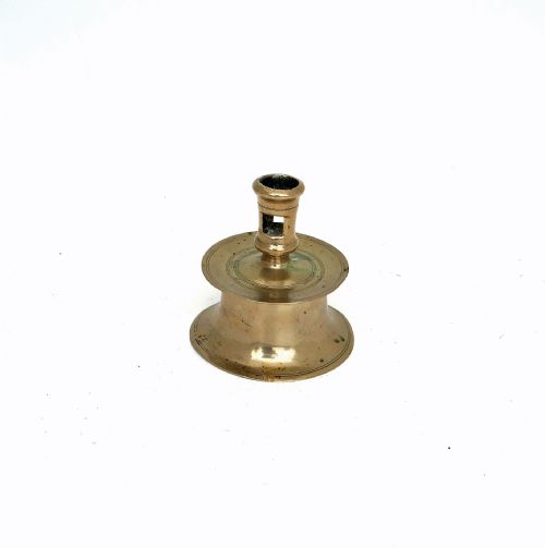 antique early lighting 16thc brass socket candlestick of capstan type n european c154060 - CATEGORY: ANTIQUE LIGHTING - DATED 16TH CENTURY