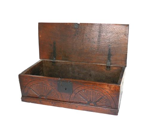 ANTIQUE OAK FURNITURE 17THC CARVED BOARDED BOX ENGLISH C167080 - ADDITIONAL PHOTO 1