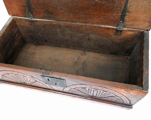 ANTIQUE OAK FURNITURE 17THC CARVED BOARDED BOX ENGLISH C167080 - ADDITIONAL PHOTO 2