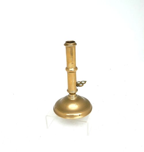 EARLY ANTIQUE METALWARE 18THC BRASS SINGLE CANDLESTICK WITH SIDE EJECTOR ENGLISH C173040 - ADDITIONAL PHOTO 2