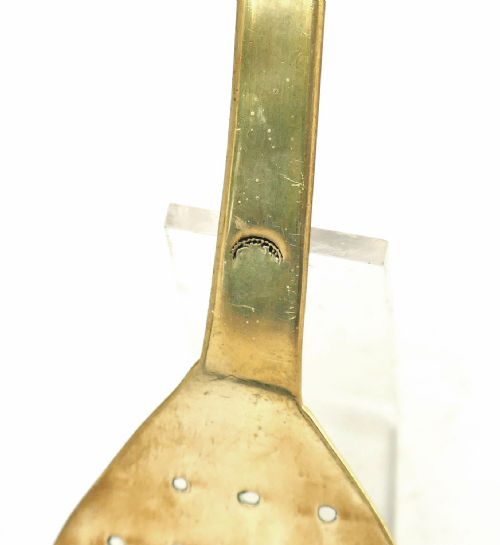ANTIQUE METALWARE 17THC BRASS FISH SLICE FROM THE MANOR HOUSE KITCHEN ENGLISH C167090 - ADDITIONAL PHOTO 2