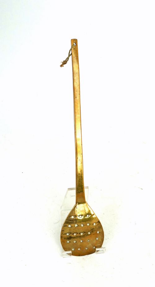 ANTIQUE METALWARE 17THC BRASS FISH SLICE FROM THE MANOR HOUSE KITCHEN ENGLISH C167090 - ADDITIONAL PHOTO 3