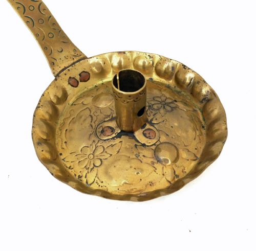 ANTIQUE METALWARE EARLY LIGHTING 17THC BRASS EMBOSSED CHAMBERSTICK DUTCH SWEDISH C167090 - ADDITIONAL PHOTO 1