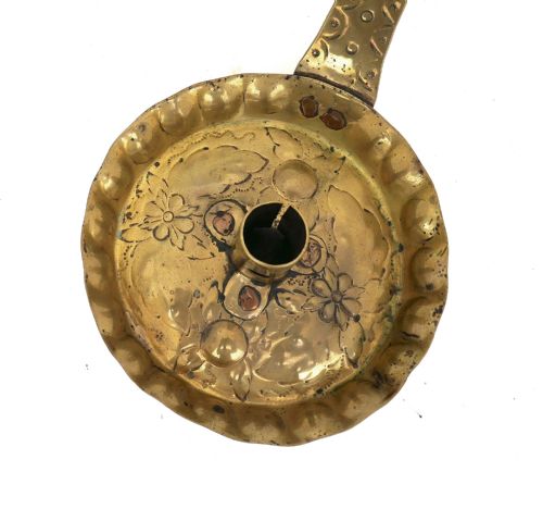 ANTIQUE METALWARE EARLY LIGHTING 17THC BRASS EMBOSSED CHAMBERSTICK DUTCH SWEDISH C167090 - ADDITIONAL PHOTO 3