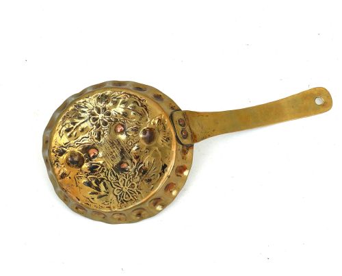 ANTIQUE METALWARE EARLY LIGHTING 17THC BRASS EMBOSSED CHAMBERSTICK DUTCH SWEDISH C167090 - ADDITIONAL PHOTO 4