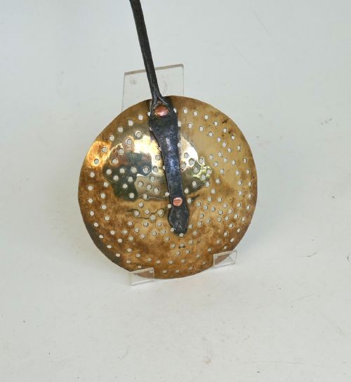 ANTIQUE EARLY METALWARE 18THC BRASS IRON COUNTRY HOUSE KITCHEN SKIMMER WITH BRASS INLAY ENGLISH C177090 - ADDITIONAL PHOTO 4