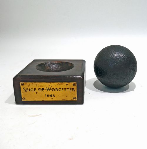 ANTIQUE EARLY METALWARE 17THC CIVIL WAR IRON CANNON BALL FROM THE SIEGE OF WORCESTER 1646 - ADDITIONAL PHOTO 2
