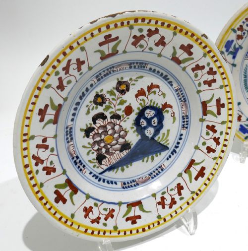 ANTIQUE 18THC TWO 9 POLYCHROME FLORAL DECORATED DELFTWARE PLATES DUTCH C177090 - ADDITIONAL PHOTO 1