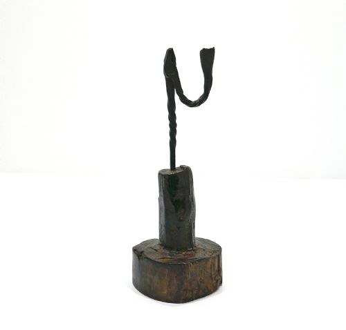 antique early lighting 18thc iron rushlight candleholder on pine hewn base english west country c177080 - CATEGORY: ANTIQUE LIGHTING - DATED 18TH CENTURY