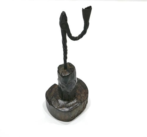 ANTIQUE EARLY LIGHTING 18THC IRON RUSHLIGHT CANDLEHOLDER ON PINE HEWN BASE ENGLISH WEST COUNTRY C177080 - ADDITIONAL PHOTO 3