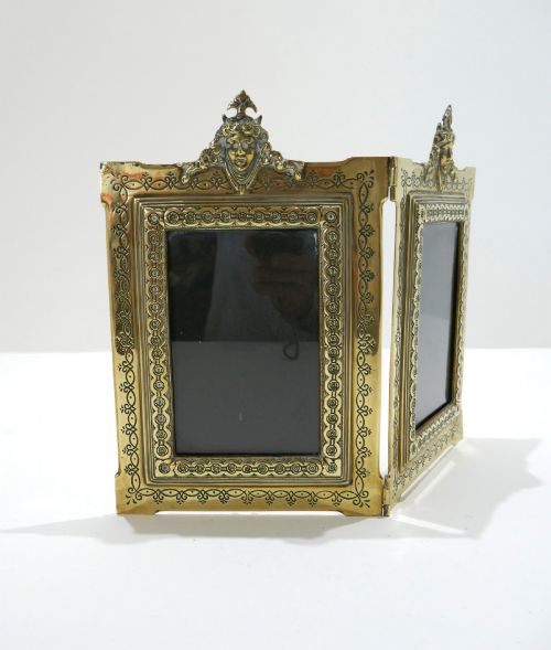 ANTIQUE EARLY METALWARE 19THC BRASS DOUBLE PICTURE FRAME WITH MONOGRAMMED INITIAL JSC ENGLISH C187090 - ADDITIONAL PHOTO 1