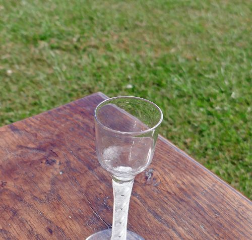 ANTIQUE EARLY 18THC OPAQUE TWIST WINE GLASS WITH OGEE BOWL AND CONICAL FOOT ENGLISH C176070 - ADDITIONAL PHOTO 3