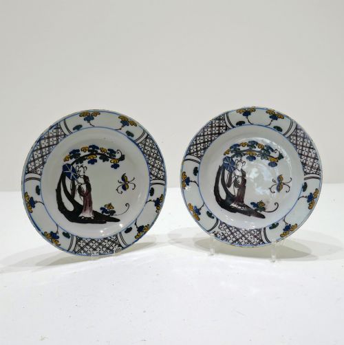 ANTIQUE EARLY ENGLISH POTTERY PAIR OF 18THC POLYCHROME DELFT PLATES BRISTOL C174050