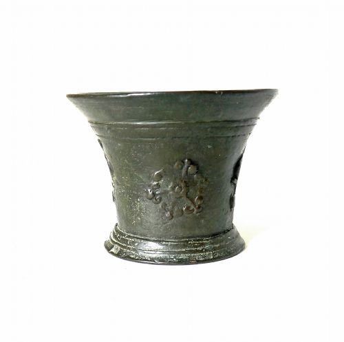 ANTIQUE EARLY ENGLISH METALWARE 17THC BRONZE MORTAR WITH HEART SHAPED CARTOUCHE ROSETTE ENGLISH C167090 - ADDITIONAL PHOTO 1