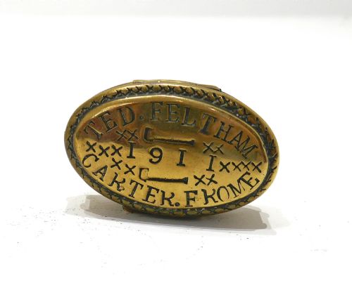 ANTIQUE EARLY 20THC METALWARE BRASS SNUFF BOX ENGRAVED WITH THE NAME TED FELTHAM 1911 CARTER FROME