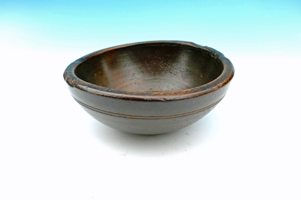 A Superb 19thc Sycamore Treen Turned Soup / Broth Bowl.    Welsh C1840-60