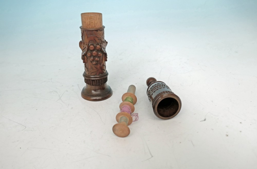 19thc Treen Beech Carved Bobbin Holder / Etui With Original Bobbin.   English C1860-80. View III