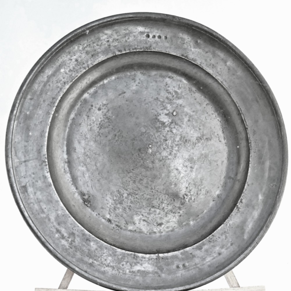 Early Metalware 18thc Single Reeded Pewter Charger - Richard Chambers York 1720