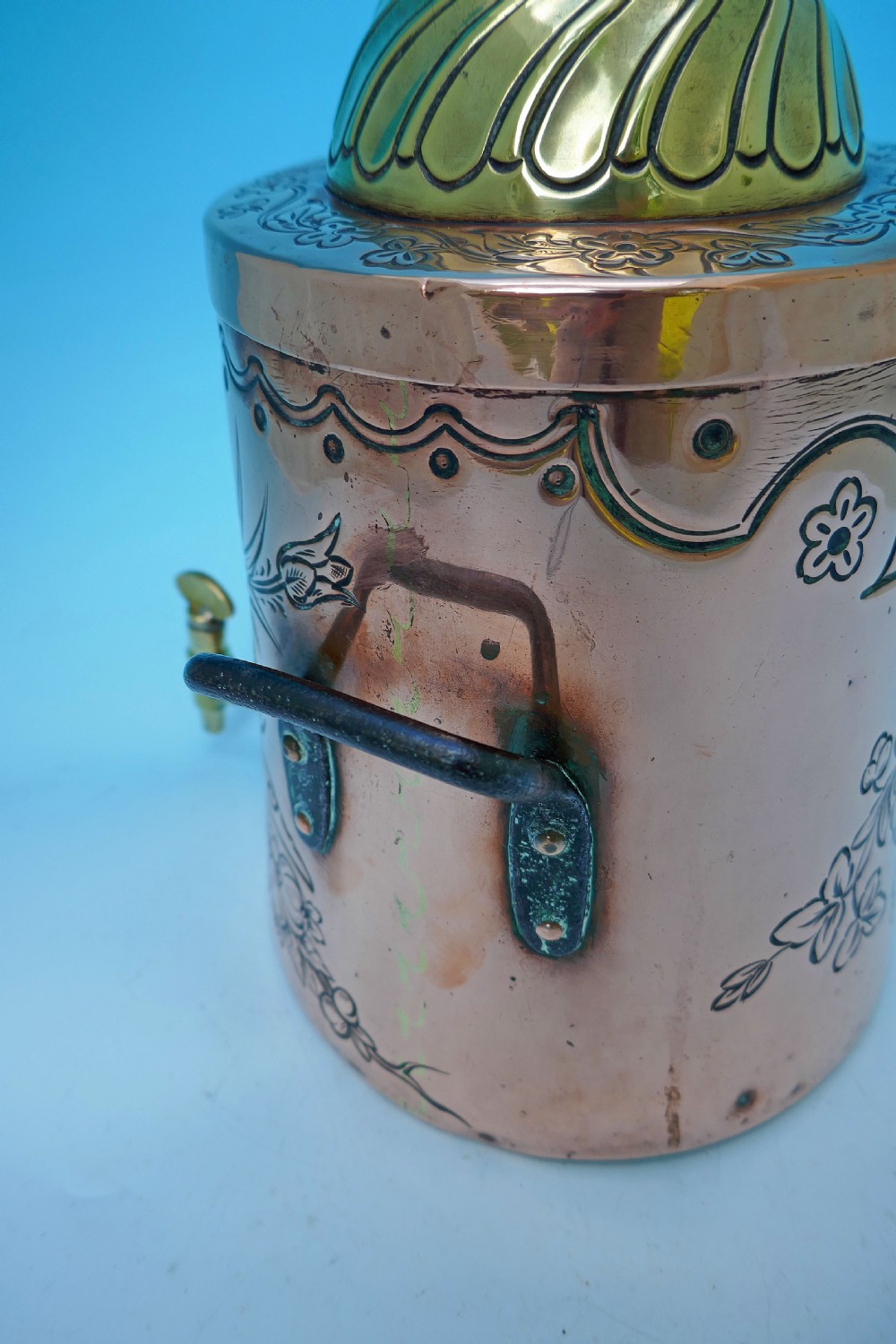 Superb 18thc Metalware Copper & Brass Repousse Decorated Water Urn.  Dutch C1770-90. View III