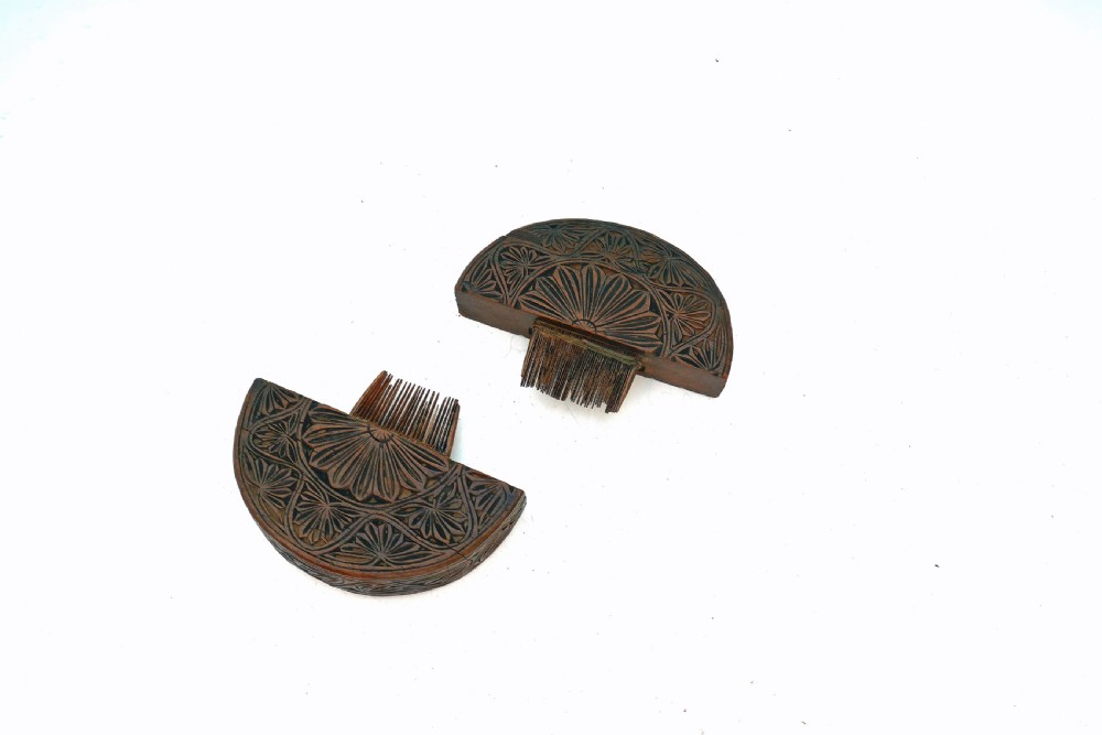 Antique Treen 18thc Pocket Boxed Comb With Attractive Floral Decor.     Scandinavian C1770-90. View III