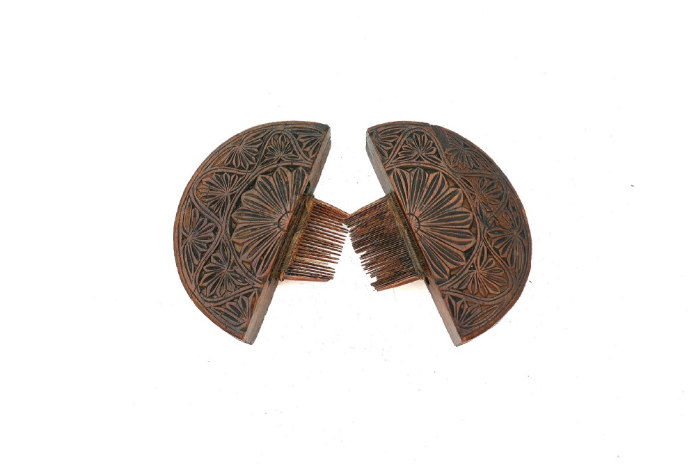 Antique Treen 18thc Pocket Boxed Comb With Attractive Floral Decor.     Scandinavian C1770-90. View V
