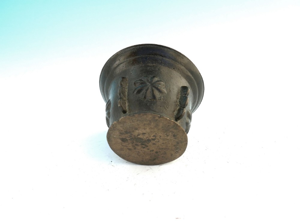 Antique Metalware 16thc / 17thc Bronze Mortar .   French C1580 - C1600 View IV